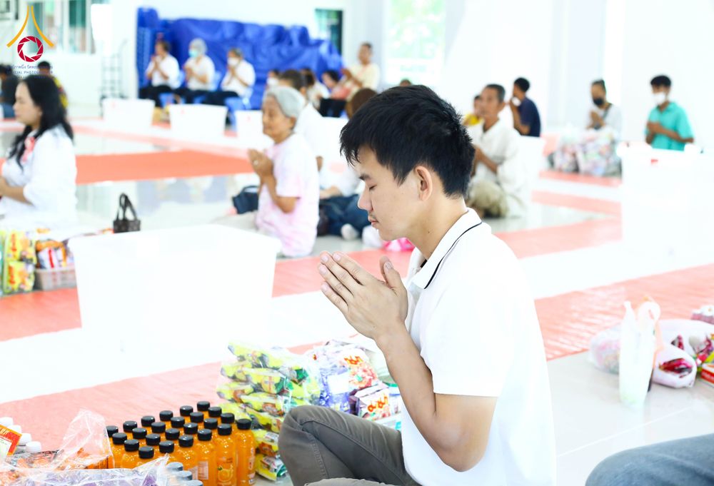 ภาพ No.320910:วันเสาร์ที่ 11 เมษายน พ.ศ.2569 พิธีตักบาตรฉลองสามเณรใหม่ ณ ศูนย์อบรมเยาวชนนครปฐม