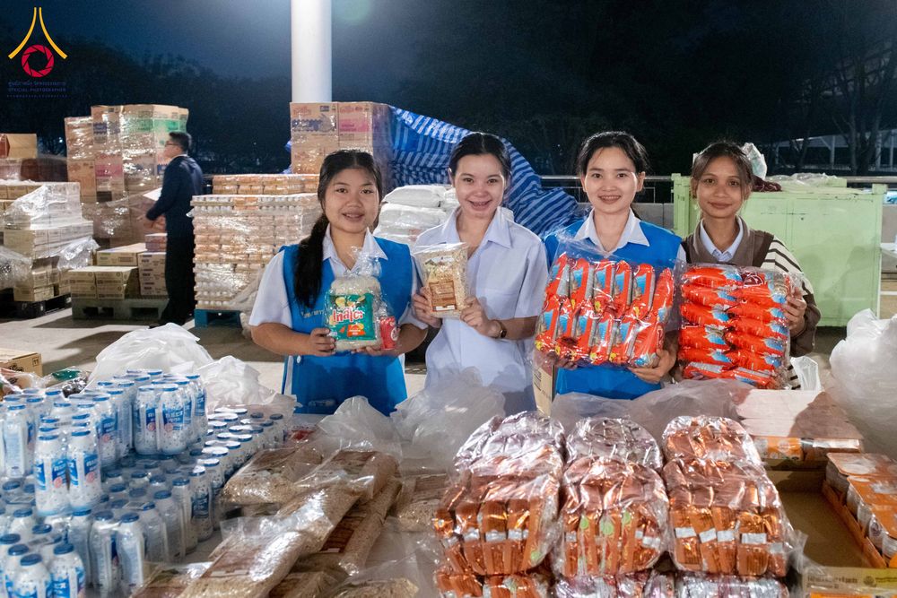 ภาพ No.308411:วันที่ 1 กุมภาพันธ์ พ.ศ. 2569 พิธีตักบาตรข้าวสารอาหารแห้ง ณ บ้านแก้วเรือนทองคุณยาย สภาธรรมกายสากล วัดพระธรรมกาย