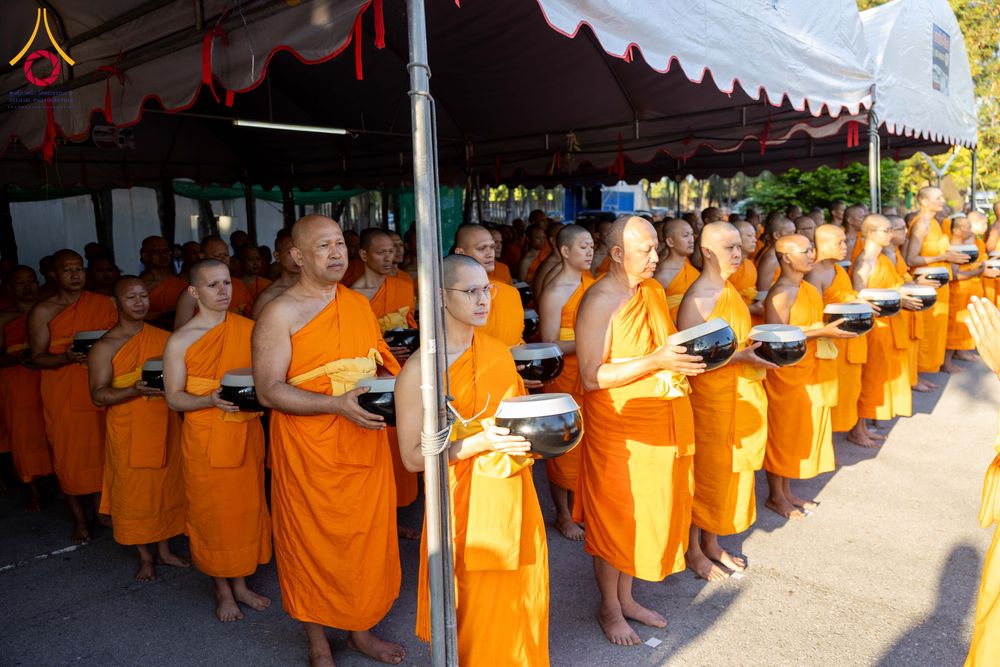 ภาพ No.288109:วันที่ 4 มกราคม พ.ศ. 2569 พิธีถวายภัตตาหารเป็นสังฆทาน แด่พระธรรมยาตรา ในโครงการธรรมยาตรา กตัญญูบูชา มหาปูชนียาจารย์ พระมงคลเทพมุนี(สด จนฺทสโร) พระผู้ปราบมาร อนุสรณ์สถาน 7 แห่ง ปีที่ 14 ณ อนุสรณ์สถานมหาวิหารพระมงคลเทพมุนี (โลตัสแลนด์) อ.สองพี่น้อง จ.สุพรร