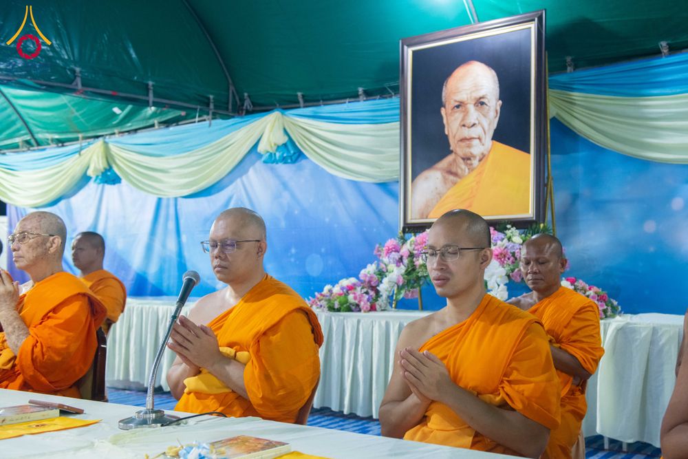 ภาพ No.300208:วันที่ 22 มกราคม พ.ศ. 2569 พิธีถวายภัตตาหารเป็นสังฆทาน แด่พระธรรมยาตรา ณ อนุสรณ์สถานบางปลา วัดบางปลา อำเภอบางเลน จังหวัดนครปฐม ในโครงการธรรมยาตรา กตัญญูบูชา มหาปูชนียาจารย์ พระมงคลเทพมุนี(สด จนฺทสโร) พระผู้ปราบมาร อนุสรณ์สถาน 7 แห่ง ปีที่ 14