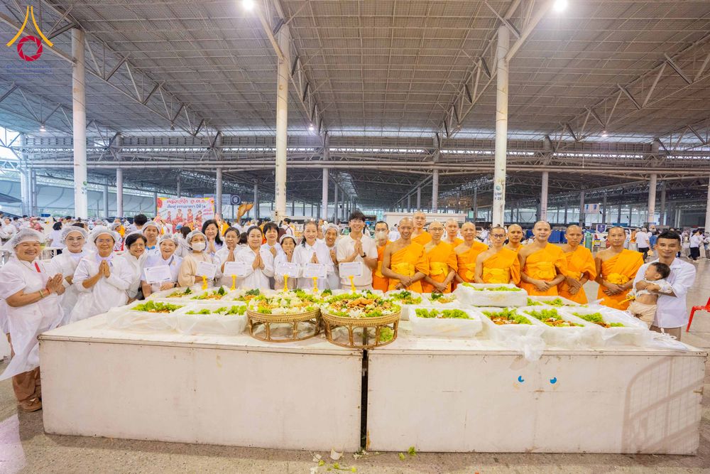 ภาพ No.306848:วันที่ 31 มกราคม พ.ศ. 2569 พิธีถวายภัตตาหารเป็นสังฆทาน แด่พระธรรมยาตรา ณ วัดพระธรรมกาย  จังหวัดปทุมธานี ในโครงการธรรมยาตรา กตัญญูบูชา มหาปูชนียาจารย์ พระมงคลเทพมุนี(สด จนฺทสโร) พระผู้ปราบมาร อนุสรณ์สถาน 7 แห่ง ปีที่ 14