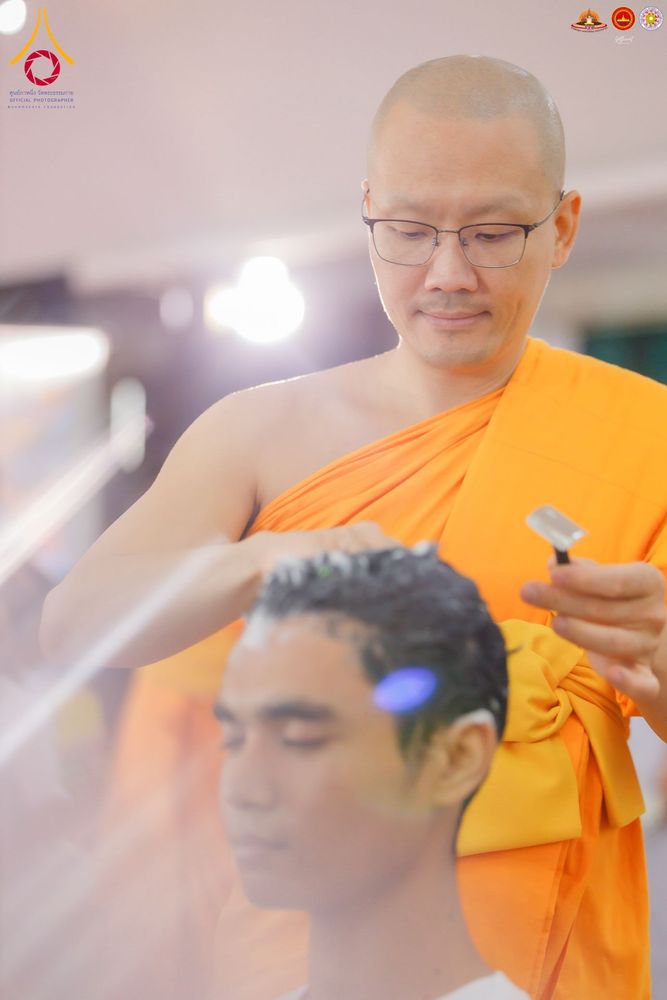 ภาพ No.284493:วันพุธที่ 17  ธันวาคม พ.ศ.2568  พิธีปลงผมนาคธรรมทายาท  โครงการบรรพชาสามเณรและบวชอุบาสิกาแก้ว  ณ วิทยาลัยศรีวิจายา (Sekolah Tinggi Agama Buddha Negeri Sriwijaya) เมืองตังเกอรัง จังหวัดบันเตน ประเทศอินโดนีเซีย