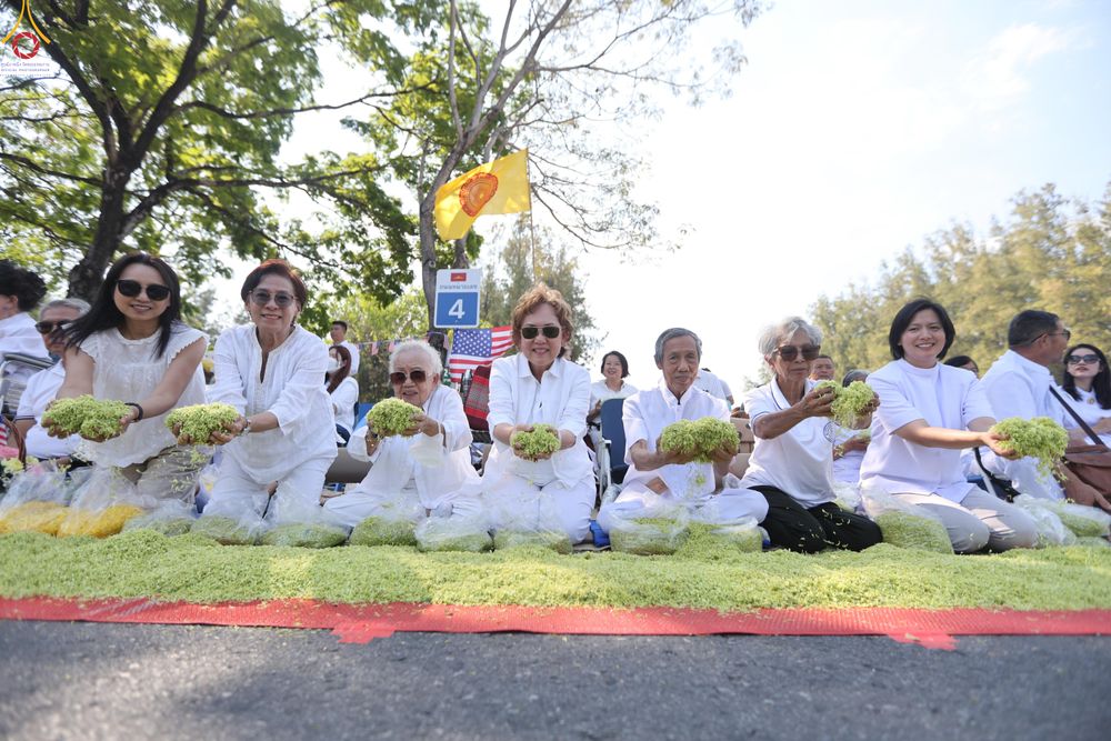 ภาพ No.304026:วันที่ 25 มกราคม พ.ศ. 2569 พิธีต้อนรับพระธรรมยาตรา  รร.สามัคคีราษฏร์บำรุง-วัดพระธรรมกาย ในโครงการธรรมยาตรา กตัญญูบูชา มหาปูชนียาจารย์ พระมงคลเทพมุนี(สด จนฺทสโร) พระผู้ปราบมาร อนุสรณ์สถาน 7 แห่ง ปีที่ 14