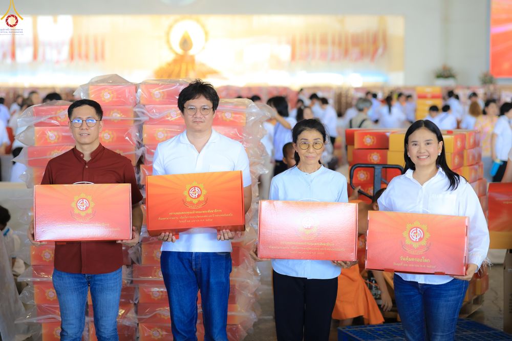 ภาพ No.322023:วันที่ 12 -13 เมษายน พ.ศ.2569 การเตรียมกล่องไทยธรรม + การขนย้ายเก้าอี้ เพื่องานถวายมหาสังฆทาน 40,000 กว่าวัดทั่วประเทศ วันคุ้มครองโลก 22 เมษายน พ.ศ.2569 วัดพระธรรมกาย