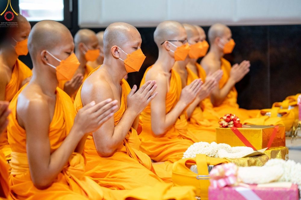 ภาพ No.46455:ประมวลภาพพิธีอุปสมบทอุทิศชีวิตสามเณรเปรียญธรรม 17 รูป ในวันวิสาขบูชา พ.ศ.  2565