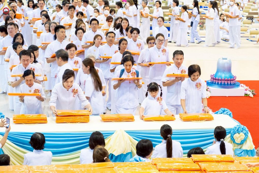 ภาพ No.244080:วันอาทิตย์ที่ 7 กันยายน พ.ศ. 2568 พิธีทอดผ้าป่าสมทบกฐินวัดพระธรรมกาย และสมทบกฐิน 30,000 วัดทั่วไทย ครั้งที่ 2 ณ ห้องแก้วสารพัดนึก 1 วัดพระธรรมกาย