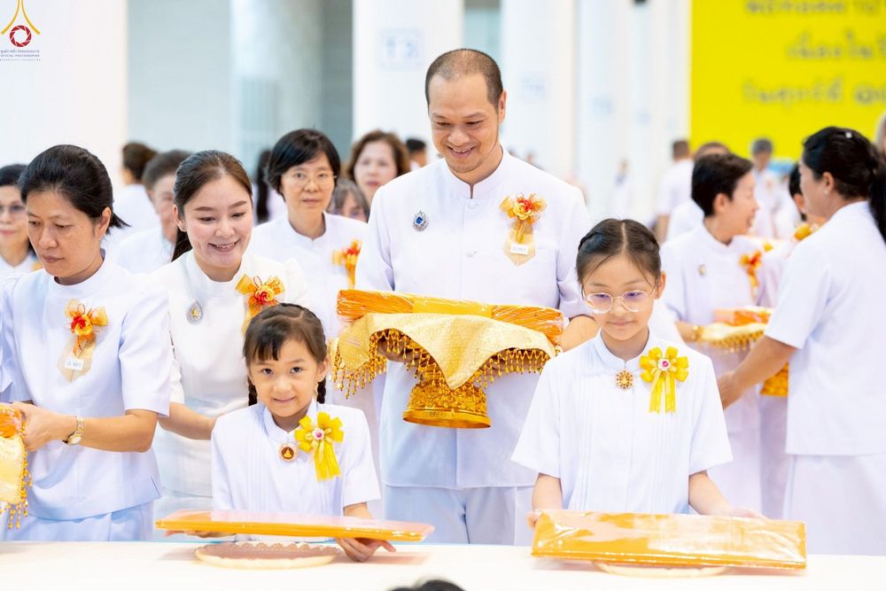 ภาพ No.251711:วันที่ 10 ตุลาคม พ.ศ. 2568 พิธีทอดผ้าป่าสมทบกฐินวัดพระธรรมกาย และสมทบกฐิน 30,000 กว่าวัดทั่วประเทศ ครั้งที่ 3 ณ สภาธรรมกายสากล วัดพระธรรมกาย