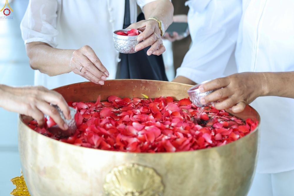 ภาพ No.322257:วันที่ 13 เมษายน พ.ศ.2569 สาธุชนสรงน้ำพระ เนื่องในวันสงกรานต์ ณ หอฉันคุณยายอาจารย์ วัดพระธรรมกาย