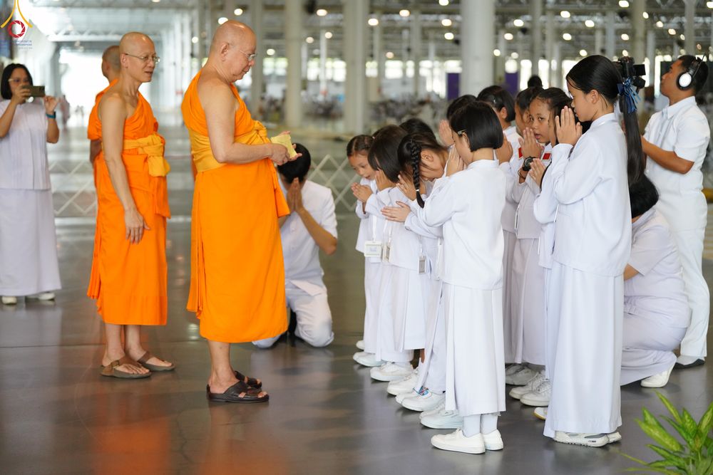 ภาพ No.331175:วันวิสาขบูชา อาทิตย์ที่ 31 พฤษภาคม พ.ศ.2569 พิธีปฏิบัติธรรม ณ ห้องแก้วสารพัดนึก 1  วัดพระธรรมกาย จังหวัดปทุมธานี
