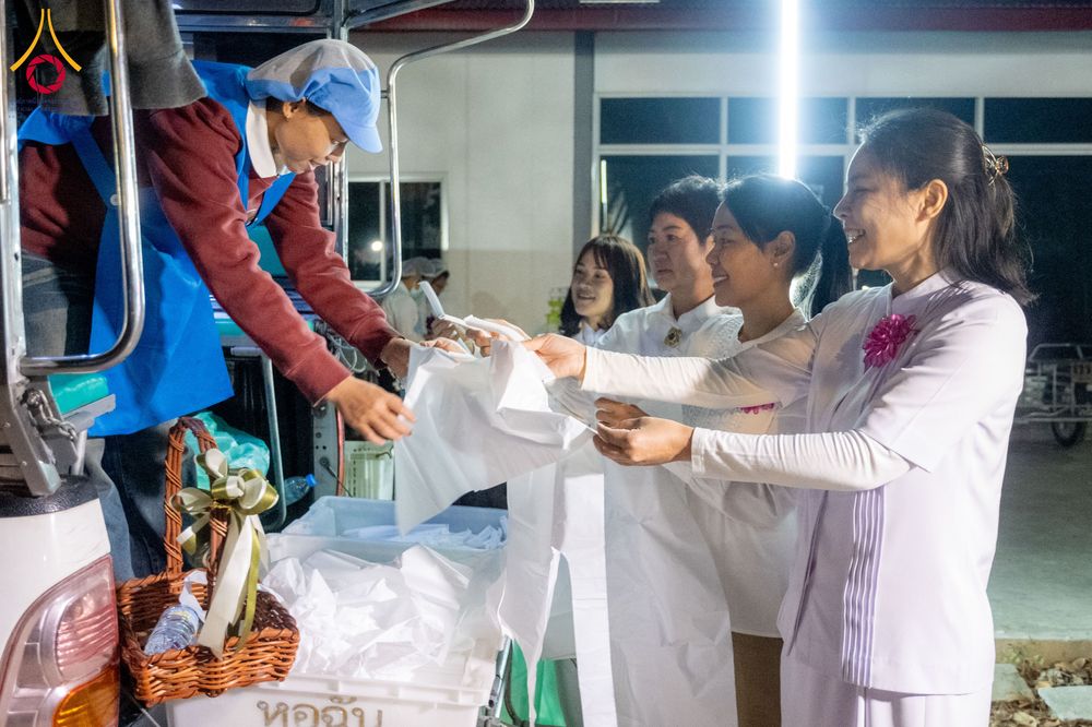 ภาพ No.293669:วันที่ 14 มกราคม พ.ศ. 2569  พิธีถวายภัตตาหารเป็นสังฆทาน แด่พระธรรมยาตรา  ณ วัดสองพี่น้อง ต.ต้นตาล อ.สองพี่น้อง จ.สุพรรณบุรี  ในโครงการธรรมยาตรา กตัญญูบูชา มหาปูชนียาจารย์  พระมงคลเทพมุนี(สด จนฺทสโร) พระผู้ปราบมาร  อนุสรณ์สถาน 7 แห่ง ปีที่ 14