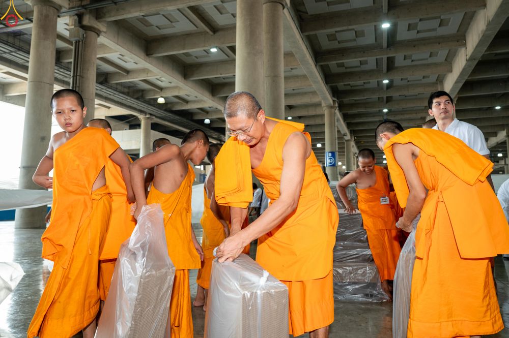 ภาพ No.322233:วันที่ 14 เมษายน พ.ศ.2569 การเตรียมแผ่นรองนั่ง เพื่องานถวายมหาสังฆทาน 40,000 กว่าวัดทั่วประเทศ วันคุ้มครองโลก 22 เมษายน พ.ศ.2569 วัดพระธรรมกาย