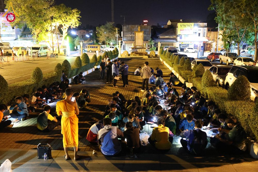 ภาพ No.310253:วันอาทิตย์ที่ 15 กุมภาพันธ์ พ.ศ. 2569 ตักบาตรพระ 1,000 รูป เมืองตรัง ปีที่ 2 ณ ลานพระบรมราชานุสาวรีย์ รัชกาลที่ 5 (หน้าศาลจังหวัดตรัง)อ.เมือง จ.ตรัง