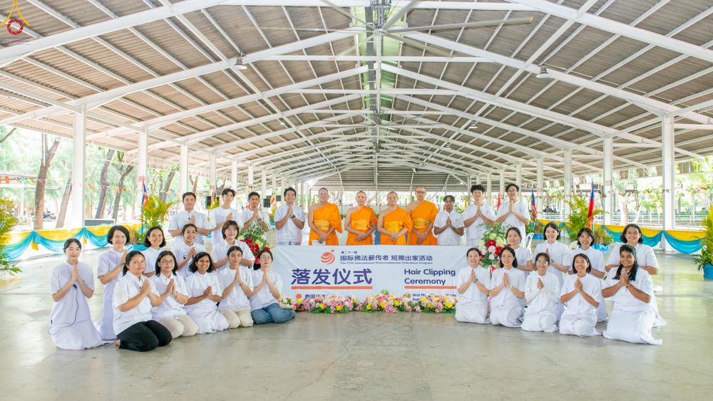 ภาพ No.338234:วันอาทิตย์ที่ 5 กรกฎาคม พศ.2569 พิธีตัดปอยผมธรรมทายาทนานาชาติ IDOP รุ่นที่ 21 จากประเทศจีน มาเลเซีย สิงคโปร์ และไต้หวัน ณ โถงช้าง วัดพระธรรมกาย