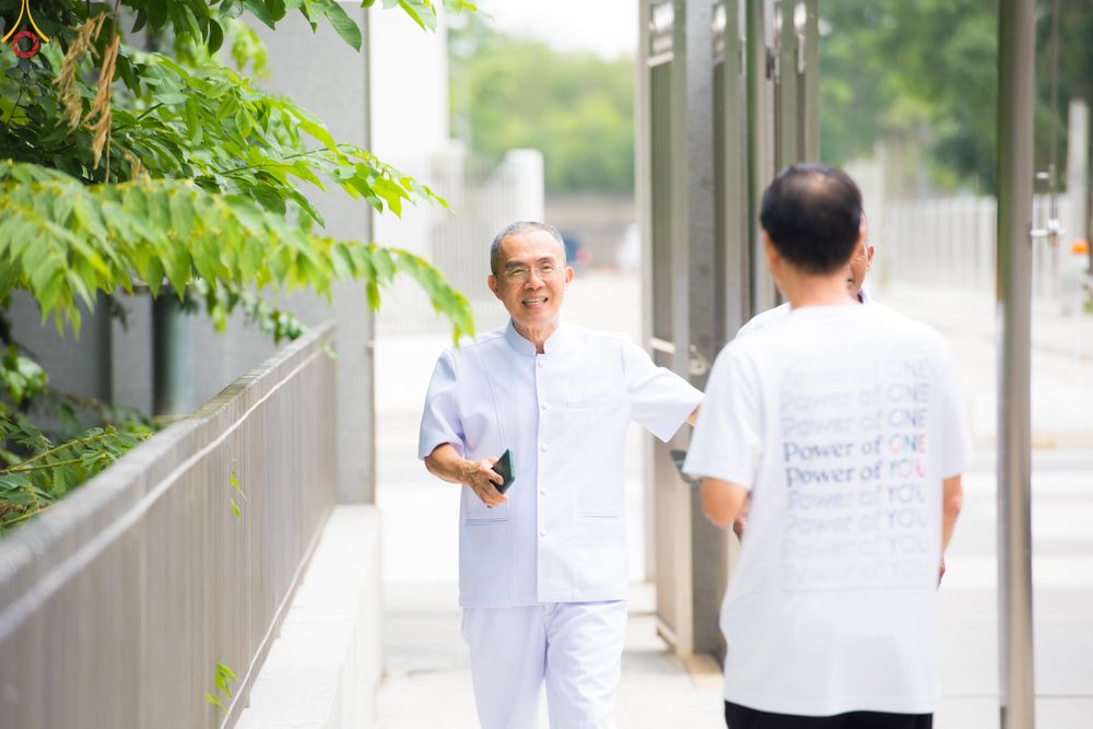 ภาพ No.330474:วันที่ 30 พฤษภาคม พ.ศ.2569 พิธีตัดปอยผมและปลงผม อุบาสกอุปสมบทอุทิศชีวิต 11 ท่าน (ภาพชุดที่ 2) ณ โบสถ์พระไตรปิฎก วัดพระธรรมกาย จังหวัดปทุมธานี