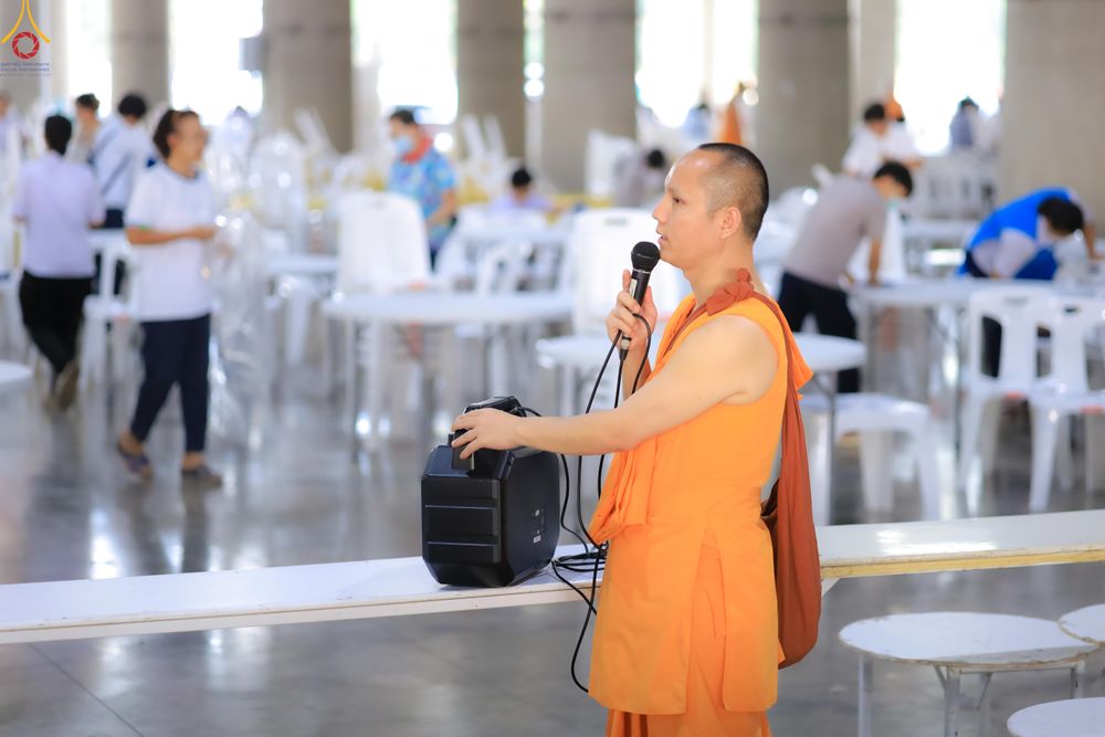 ภาพ No.322683:วันที่ 15-18 เมษายน พ.ศ.2569 การเเตรียมโต๊ะฉัน , เตรียมจุดพักค้าง , เรียงเก้าอี้ , เรียงกล่องไทยธรรม  เพื่องานถวายมหาสังฆทาน 40,000 กว่าวัดทั่วประเทศ วันคุ้มครองโลก 22 เมษายน พ.ศ.2569 วัดพระธรรมกาย