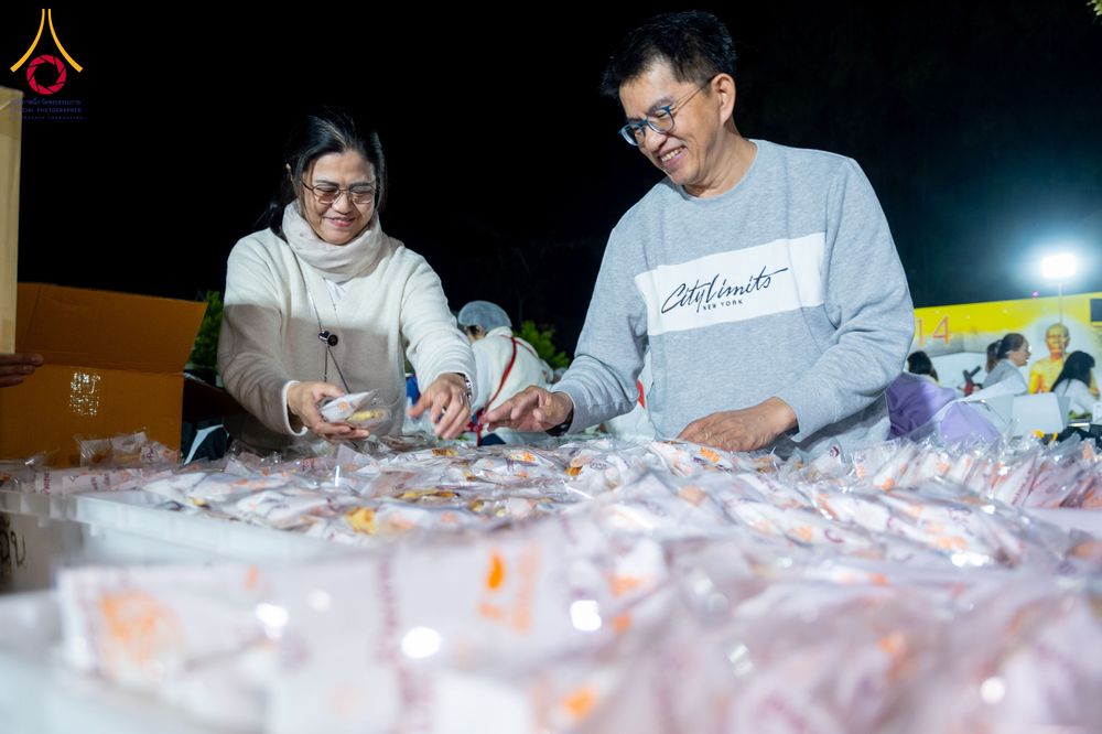 ภาพ No.293429:วันที่ 13 มกราคม พ.ศ. 2569 พิธีถวายภัตตาหารเป็นสังฆทาน แด่พระธรรมยาตรา ณ อนุสรณ์สถานมหาวิหารพระมงคลเทพมุนี (โลตัสแลนด์) อ.สองพี่น้อง จ.สุพรรณบุรี ในโครงการธรรมยาตรา กตัญญูบูชา มหาปูชนียาจารย์ พระมงคลเทพมุนี(สด จนฺทสโร) พระผู้ปราบมาร อนุสรณ์สถาน 7 แห่ง ปี