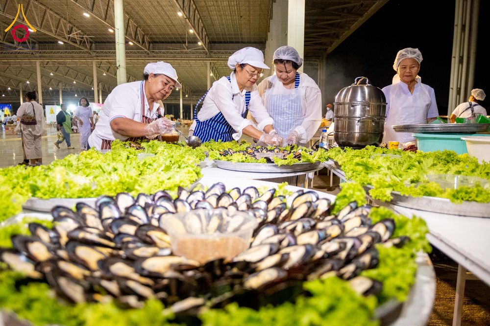 ภาพ No.303457:วันที่ 27 มกราคม พ.ศ. 2569 พิธีถวายภัตตาหารเป็นสังฆทาน แด่พระธรรมยาตรา ณ วัดพระธรรมกาย  จังหวัดปทุมธานี ในโครงการธรรมยาตรา กตัญญูบูชา มหาปูชนียาจารย์ พระมงคลเทพมุนี(สด จนฺทสโร) พระผู้ปราบมาร อนุสรณ์สถาน 7 แห่ง ปีที่ 14