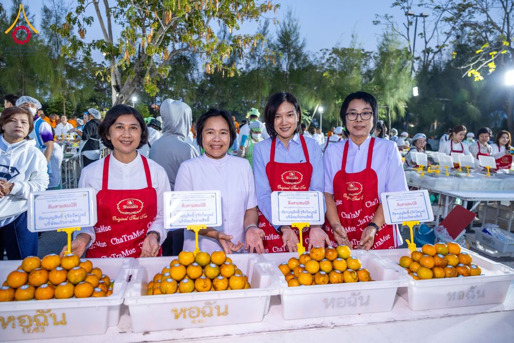 ภาพ No.288046:วันที่ 4 มกราคม พ.ศ. 2569 พิธีถวายภัตตาหารเป็นสังฆทาน แด่พระธรรมยาตรา ในโครงการธรรมยาตรา กตัญญูบูชา มหาปูชนียาจารย์ พระมงคลเทพมุนี(สด จนฺทสโร) พระผู้ปราบมาร อนุสรณ์สถาน 7 แห่ง ปีที่ 14 ณ อนุสรณ์สถานมหาวิหารพระมงคลเทพมุนี (โลตัสแลนด์) อ.สองพี่น้อง จ.สุพรร