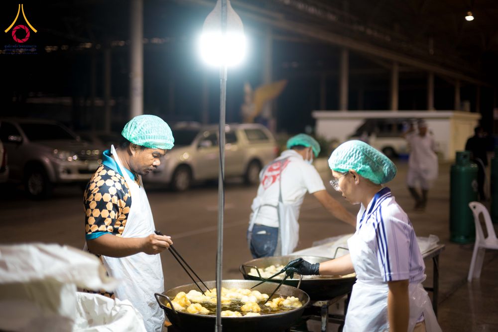 ภาพ No.287240:วันที่ 3 มกราคม พ.ศ.2569 พิธีถวายภัตตาหารเป็นสังฆทาน แด่พระธรรมยาตรา ณ วัดพระธรรมกาย  จังหวัดปทุมธานี ในโครงการธรรมยาตรา กตัญญูบูชา มหาปูชนียาจารย์ พระมงคลเทพมุนี(สด จนฺทสโร) พระผู้ปราบมาร อนุสรณ์สถาน 7 แห่ง ปีที่ 14