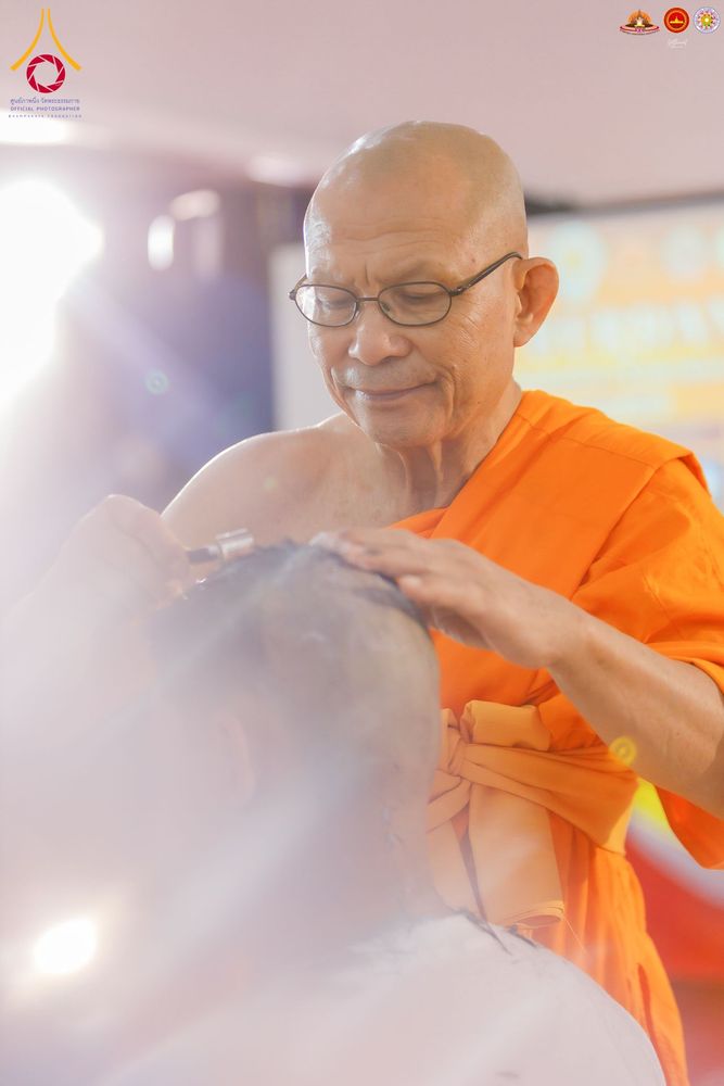 ภาพ No.284491:วันพุธที่ 17  ธันวาคม พ.ศ.2568  พิธีปลงผมนาคธรรมทายาท  โครงการบรรพชาสามเณรและบวชอุบาสิกาแก้ว  ณ วิทยาลัยศรีวิจายา (Sekolah Tinggi Agama Buddha Negeri Sriwijaya) เมืองตังเกอรัง จังหวัดบันเตน ประเทศอินโดนีเซีย