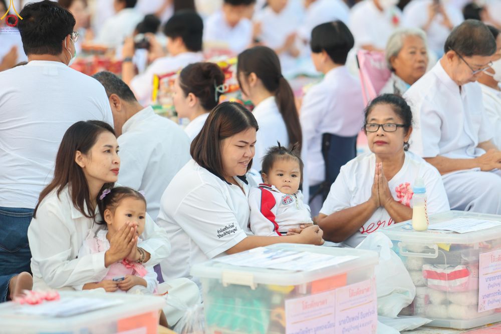 ภาพ No.302406:วันที่ 24 มกราคม พ.ศ. 2569 พิธีตักบาตรพระธรรมยาตรา ณ อนุสรณ์สถานลำดับที่ 5 สถานที่เผยแผ่วิชชาธรรมกายครั้งแรก อนุสรณ์สถานบางปลา วัดบางปลา อำเภอบางเลน จังหวัดนครปฐม ในโครงการธรรมยาตรา กตัญญูบูชา มหาปูชนียาจารย์ พระมงคลเทพมุนี(สด จนฺทสโร) พระผู้ปราบมาร อนุส
