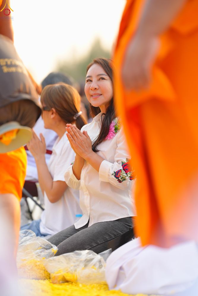 ภาพ No.299563:วันที่ 18 มกราคม พ.ศ. 2569 พิธีต้อนรับพระธรรมยาตรา (ภาพชุดที่ 2) ณ อนุสรณ์สถานลำดับที่ 5  สถานที่เผยแผ่วิชชาธรรมกายครั้งแรก อนุสรณ์สถานบางปลา วัดบางปลา อำเภอบางเลน จังหวัดนครปฐม ในโครงการธรรมยาตรา กตัญญูบูชา มหาปูชนียาจารย์ พระมงคลเทพมุนี(สด จนฺทสโร) พระ