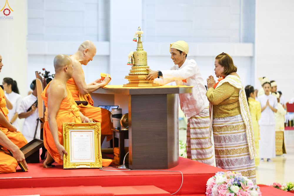 ภาพ No.327771:วันที่ 3 พฤษภาคม พ.ศ.2569 พิธีรับมอบพระบรมสารีริกธาตุ จากสาธารณรัฐแห่งสหภาพเมียนมา ณ ห้องแก้วสารพัดนึก วัดพระธรรมกาย