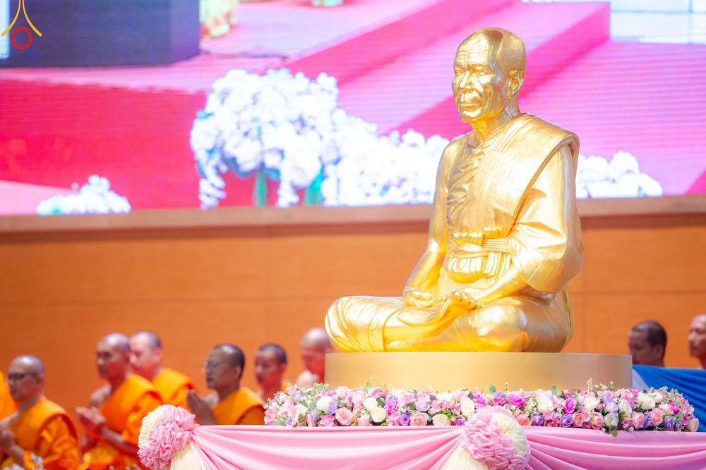 ภาพ No.160361:พิธีทอดผ้าป่าสมทบกฐินวัดพระธรรมกาย และสมทบกฐิน 30,000 วัดทั่วไทย ครั้งที่ 3 ณ สภาธรรมกายสากล วัดพระธรรมกาย วันพฤหัสบดีที่ 10 ตุลาคม พ.ศ. 2567