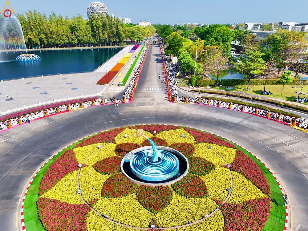 ภาพ No.304771:วันที่ 25 มกราคม พ.ศ. 2569 พิธีต้อนรับพระธรรมยาตรา (ภาพชุดที่ 2) รร.สามัคคีราษฏร์บำรุง-วัดพระธรรมกาย ในโครงการธรรมยาตรา กตัญญูบูชา มหาปูชนียาจารย์ พระมงคลเทพมุนี(สด จนฺทสโร) พระผู้ปราบมาร อนุสรณ์สถาน 7 แห่ง ปีที่ 14