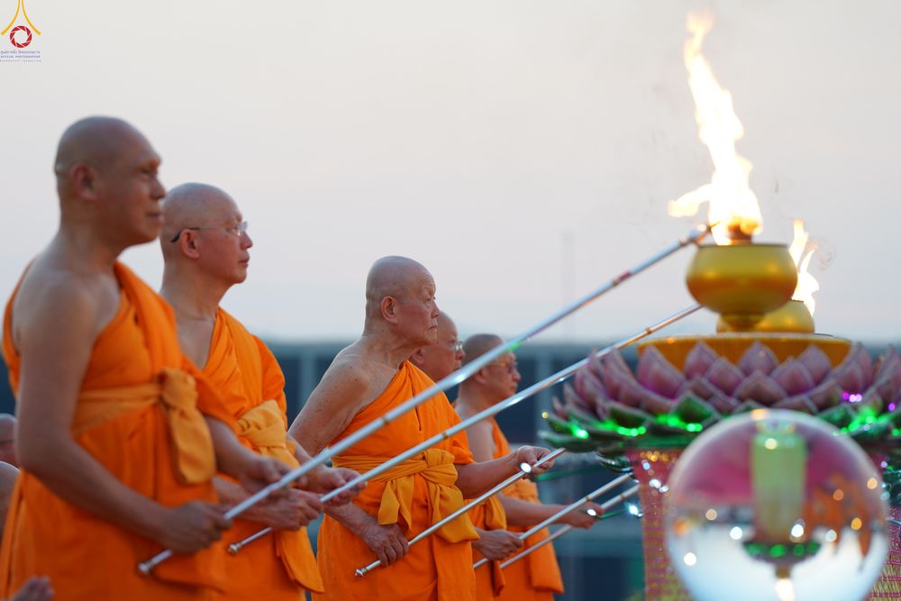 ภาพ No.307865:วันที่ 31 มกราคม พ.ศ. 2569 พิธีจุดประทีปธรรมถวายเป็นพุทธบูชา  และบูชาธรรมมหาปูชนียาจารย์ (ภาพชุดที่ 2) ณ วัดพระธรรมกาย ปทุมธานี ในโครงการธรรมยาตรา กตัญญูบูชา มหาปูชนียาจารย์ พระมงคลเทพมุนี(สด จนฺทสโร) พระผู้ปราบมาร อนุสรณ์สถาน 7 แห่ง ปีที่ 14