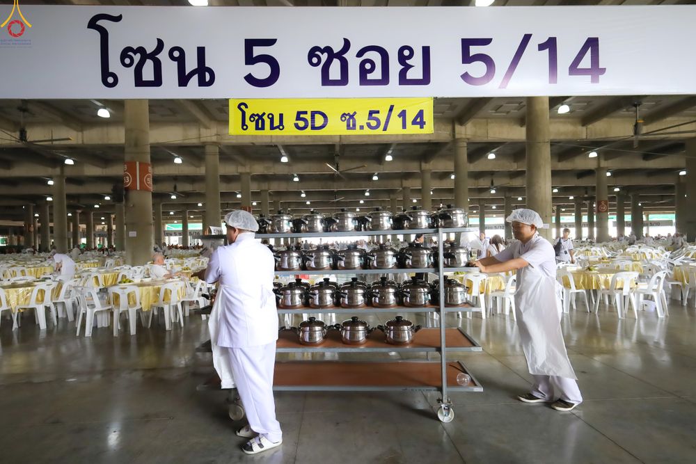 ภาพ No.325727:วันที่ 22 เมษายน พ.ศ.2569(วันคุ้มครองโลก) งานถวายมหาสังฆทาน 40,000 กว่าวัดทั่วประเทศ เจ้าหน้าที่ สาธุชน ร่วมใจจัดเตรียมภัตตาหารเพล (ชุด 2)