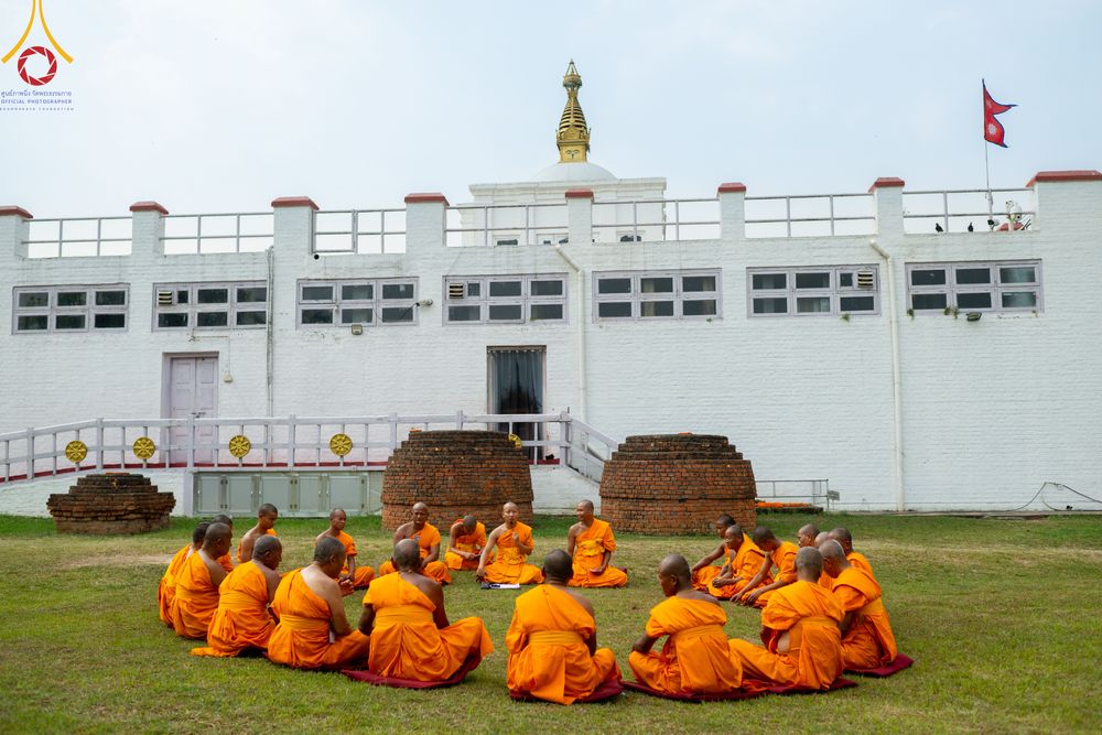 ภาพ No.314652:วันที่ 20 มีนาคม พ.ศ. 2569 พระอาจารย์ แนะนำการปฏิบัติธรรมให้แก่สามเณร  โครงการบรรพชาสามเณร 500 รูป เนปาล ณ วิหารมายาเทวี ประเทศเนปาล