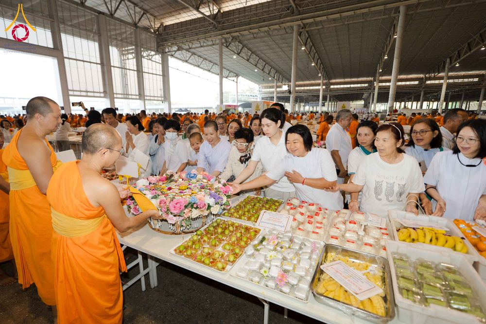 ภาพ No.306378:วันที่ 30 มกราคม พ.ศ. 2569 พิธีถวายภัตตาหารเป็นสังฆทาน แด่พระธรรมยาตรา ณ วัดพระธรรมกาย  จังหวัดปทุมธานี ในโครงการธรรมยาตรา กตัญญูบูชา มหาปูชนียาจารย์ พระมงคลเทพมุนี(สด จนฺทสโร) พระผู้ปราบมาร อนุสรณ์สถาน 7 แห่ง ปีที่ 14