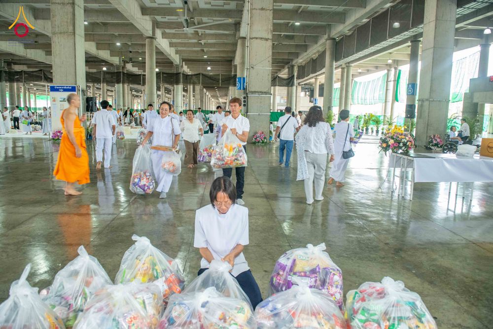 ภาพ No.342932:วันอาทิตย์ที่ 9 สิงหาคม พ.ศ.2569 พิธีตักบาตรฉลองพระใหม่ โครงการบรรพชาและอุปสมบทหมู่ รุ่นเข้าพรรษา ณ มหารัตนวิหาคด คอร์ 26 วัดพระธรรมกาย