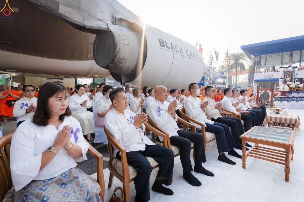 ภาพ No.321048:วันอาทิตย์ที่ ๑๒ เมษายน พ.ศ ๒๕๖๙ พิธีตักบาตรปี๋ใหม่เมืองพระภิกษุสงฆ์ ๓๓๙ รูป  อุทิศถวายพระราชกุศลสมเด็จพระนางสิริกิติ์  พระบรมราชินีนาถ พระบรมราชชนนีพันปีหลวง และฉลองเมืองแม่แตงครบรอบ ๑๑๙ ปี ณ ลานโรงแรมแอร์ไดมอนด์ อำเภอแม่แตง จังหวัดเชียงใหม่