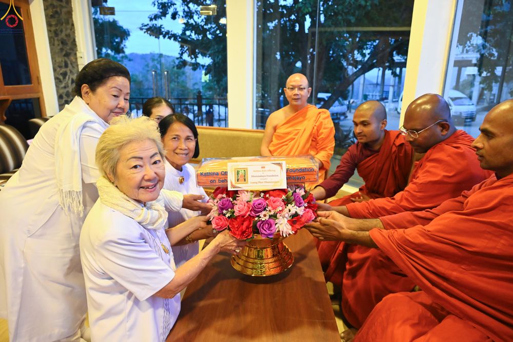 ภาพ No.284290:วันที่ 28 ตุลาคม พ.ศ.2568 กฐินสมทบต่างประเทศ โดยคณะศิษยานุศิษย์ บูชาธรรม 81 ปี หลวงพ่อธัมมชโย ณ วัดมหาเมฆนาวา ศรีลังกา