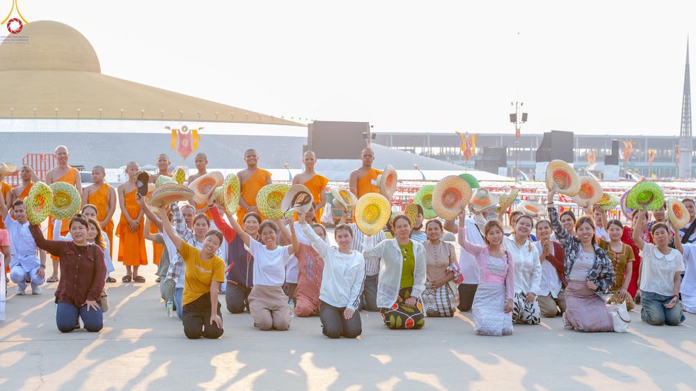 ภาพ No.323096:วันที่ 19 เมษายน พ.ศ.2569 การเรียงกล่องไทยธรรม , เตรียมงานจราจร เพื่องานถวายมหาสังฆทาน 40,000 กว่าวัดทั่วประเทศ วันคุ้มครองโลก 22 เมษายน พ.ศ.2569 วัดพระธรรมกาย