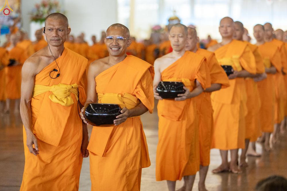 ภาพ No.327919:วันที่ 3 พฤษภาคม พ.ศ.2569 พิธีตักบาตร ข้าวสารอาหารแห้ง ณ บ้านแก้วเรือนทองคุณยายอาจารย์ฯ วัดพระธรรมกาย