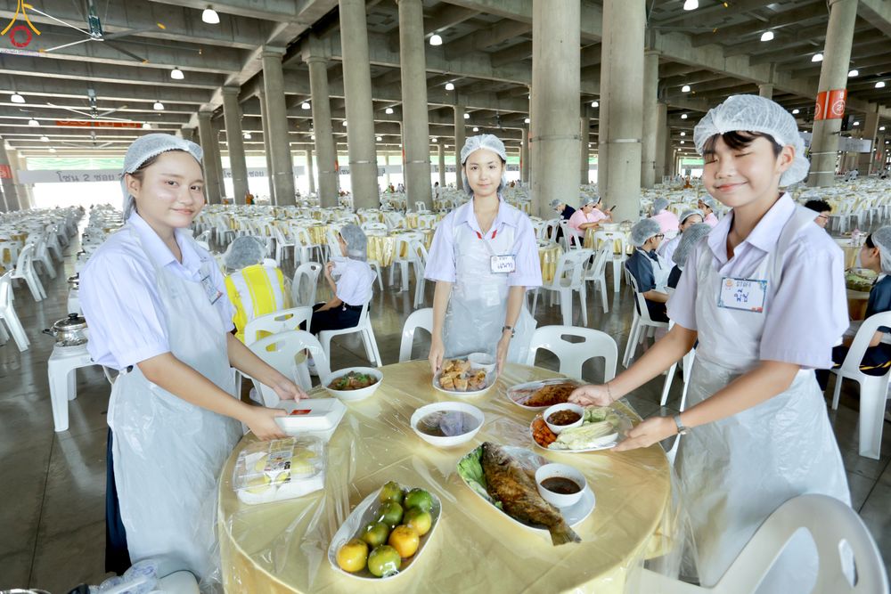 ภาพ No.323712:วันที่ 22 เมษายน พ.ศ.2569(วันคุ้มครองโลก) งานถวายมหาสังฆทาน 40,000 กว่าวัดทั่วประเทศ คณะสงฆ์ฉันภัตตาหารเพล