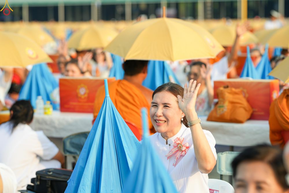 ภาพ No.324640:วันที่ 22 เมษายน พ.ศ.2569 (วันคุ้มครองโลก) บรรยากาศสาธุชน ในงานถวายมหาสังฆทาน 40,000 กว่าวัดทั่วประเทศ ณ ลานธรรม วัดพระธรรมกาย