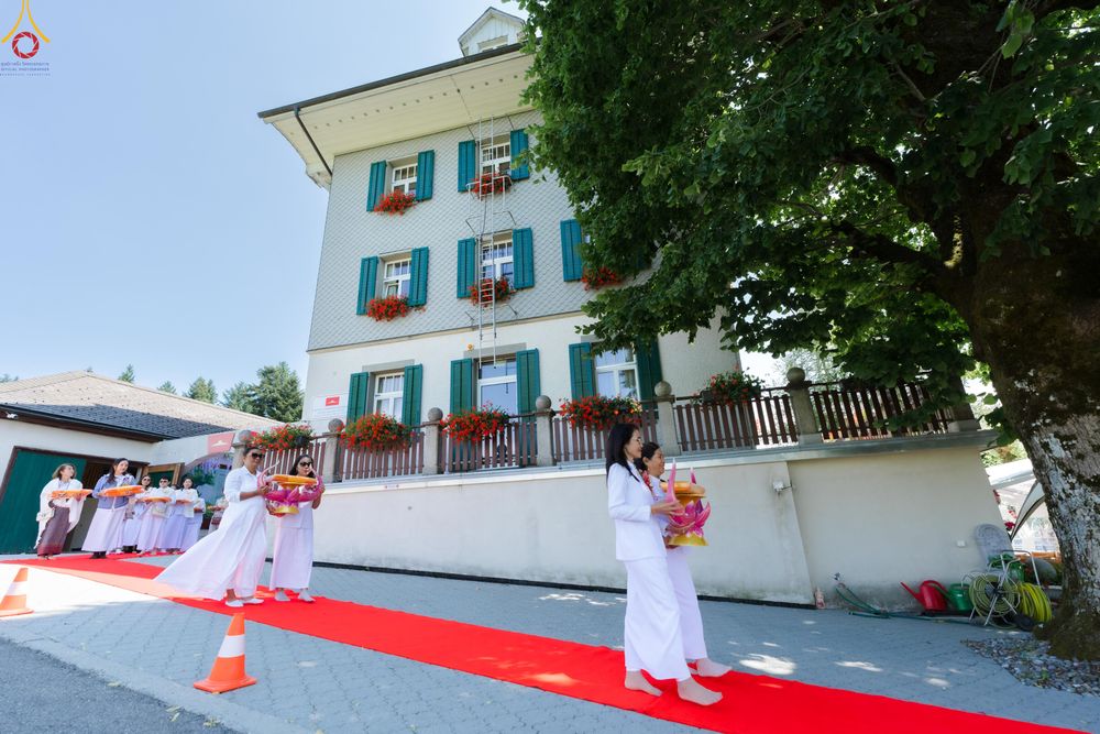 ภาพ No.286144:วันที่ 13 กรกฎาคม พ.ศ. 2568  พิธีทอดผ้าป่าฉลอง 13 ปี  วัดพระธรรมกายสวิตเซอร์แลนด์