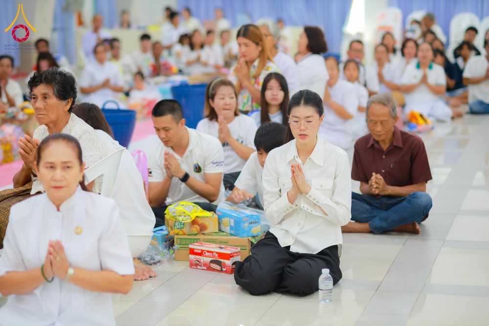 ภาพ No.321799:วันที่ 12 เมษายน พ.ศ.2569 ตักบาตรสงกรานต์ฉลองสามเณรใหม่  ณ ศูนย์ปฏิบัติธรรมระยอง(บ้านช่องลม)