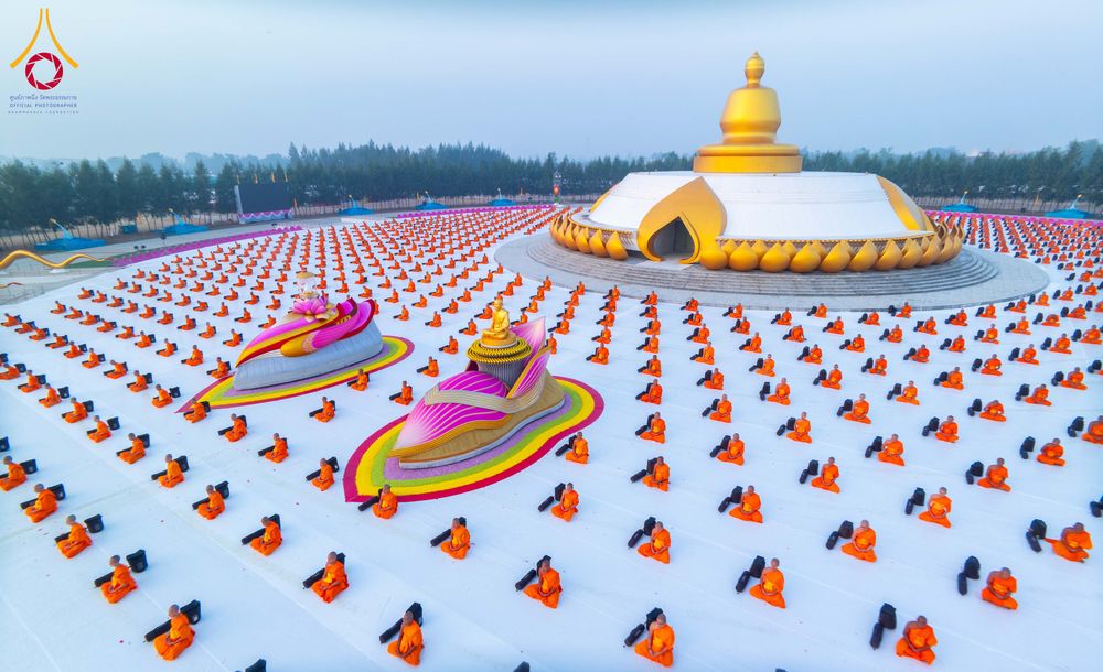 ภาพ No.299782:วันที่ 19 มกราคม พ.ศ.2569 พระธรรมยาตราปฏิบัติธรรมและถ่ายภาพหมู่ประวัติศาสตร์ ณ อนุสรณ์สถานลำดับที่ 5 สถานที่เผยแผ่วิชชาธรรมกายครั้งแรก  อนุสรณ์สถานบางปลาวัดบางปลา อ.บางเลน จ.นครปฐม ในโครงการธรรมยาตรา กตัญญูบูชา มหาปูชนียาจารย์ พระมงคลเทพมุนี(สด จนฺทสโร) 