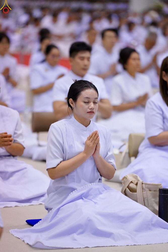 ภาพ No.331214:วันวิสาขบูชา อาทิตย์ที่ 31 พฤษภาคม พ.ศ.2569 พิธีปฏิบัติธรรม ณ ห้องแก้วสารพัดนึก 1  วัดพระธรรมกาย จังหวัดปทุมธานี