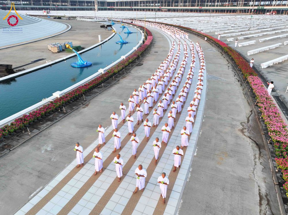 ภาพ No.320814:วันเสาร์ที่ 11 เมษายน พ.ศ.2569 พิธีเวียนประทักษิณ พิธีวันทาเจดีย์ โครงการอุปสมบทหมู่ บูชาธรรมหลวงพ่อธัมมชโย พ.ศ.2569 โครงการอุปสมบทหมู่ธรรมทายาท ระดับอุดมศึกษา รุ่น 53 (ภาคฤดูร้อน) ณ วัดพระธรรมกาย ปทุมธานี