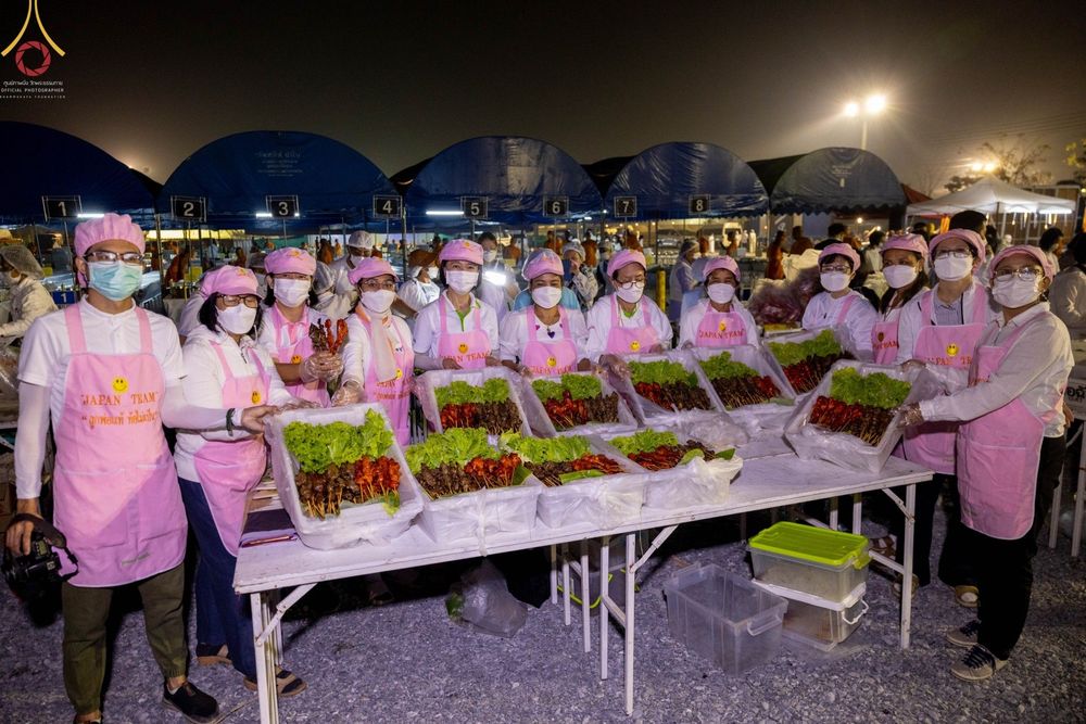 ภาพ No.73868:พิธีถวายภัตตาหารเป็นสังฆทาน แด่คณะพระธรรมยาตราฯ ในโครงการธรรมยาตรากตัญญูบูชา มหาปูชนียาจารย์ พระมงคลเทพมุนี(สด จนฺทสโร) พระผู้ปราบมาร อนุสรณ์สถาน 7 แห่ง ปีที่ 11 วันที่ 23 มกราคม พ.ศ. 2566