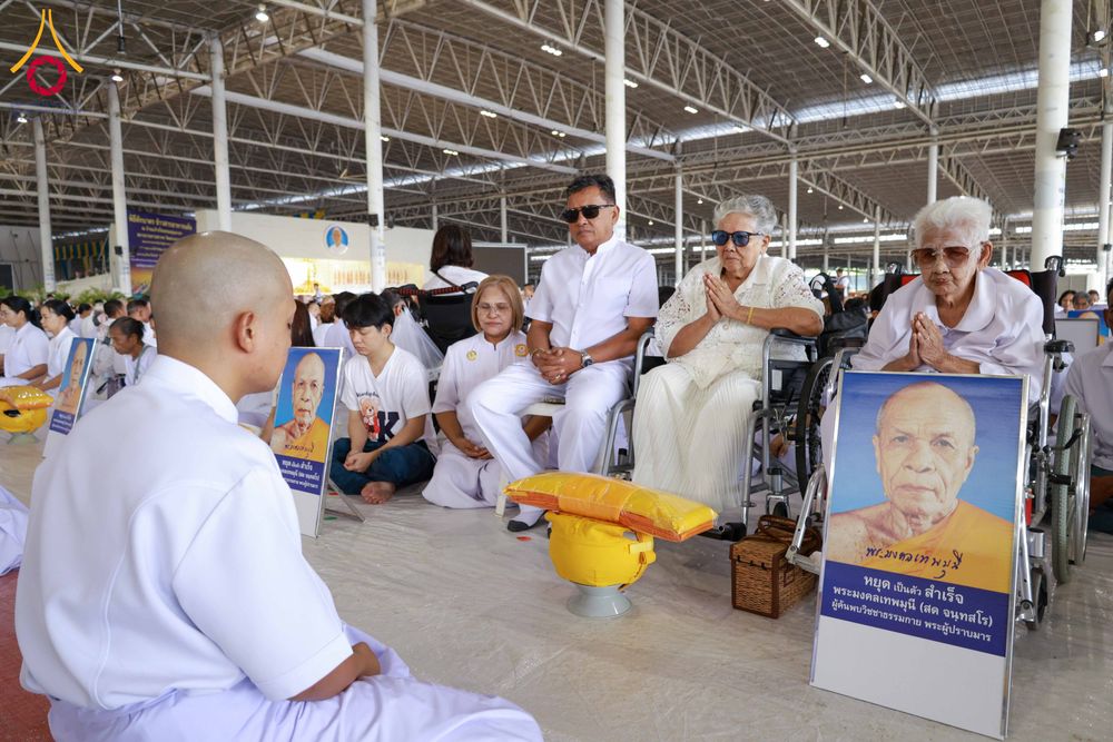 ภาพ No.321304:วันเสาร์ที่ 11 เมษายน พ.ศ.2569 พิธีขอขมาและมอบผ้าไตร โครงการอุปสมบทหมู่ บูชาธรรมหลวงพ่อธัมมชโย พ.ศ.2569 โครงการอุปสมบทหมู่ธรรมทายาท ระดับอุดมศึกษา รุ่น 53 (ภาคฤดูร้อน) ณ วัดพระธรรมกาย ปทุมธานี