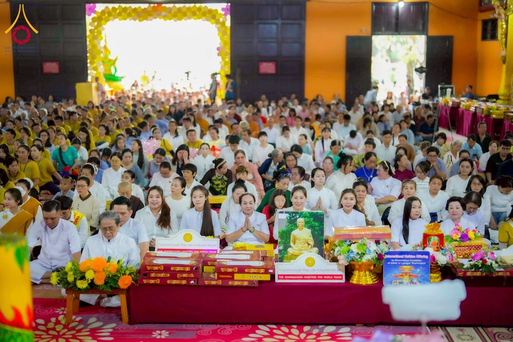 ภาพ No.274100:วันที่ 23 พฤศจิกายน พ.ศ. 2568 ประธานมูลนิธิธรรมกาย ถวายปัจจัยสมทบกฐินแด่ วัดเทียนเวียนเฟื้อกเซิน ศูนย์วิปัสสนาที่มีชื่อเสียง มากกว่า 50 ปีในเวียดนาม