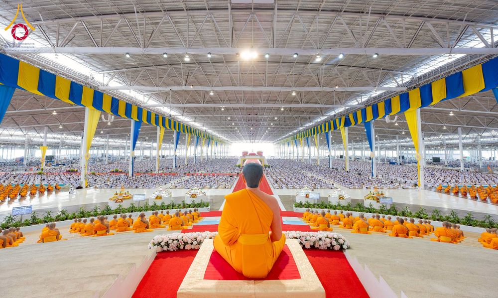 ภาพ No.264290:วันอาทิตย์ที่ 2 พฤศจิกายน พ.ศ. 2568 พิธีบูชาข้าวพระ ณ สภาธรรมกายสากล วัดพระธรรมกาย