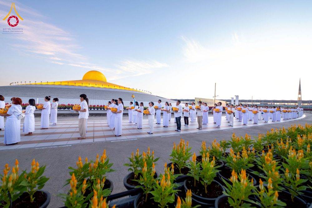 ภาพ No.276598:วันเสาร์ที่ 6 ธันวาคม  พ.ศ. 2568 พิธีเวียนประทักษิณและพิธีวันทาเจดีย์ โครงการอุปสมบทบูชาธรรมมหาปูชนียาจารย์ ประจำปี พ.ศ.2568 โครงการบวชพระนานาชาติ AEC และ WAB รุ่น CEO (นักบริหาร) รุ่นที่ 5 ณ มหาธรรมกายเจดีย์ วัดพระธรรมกาย